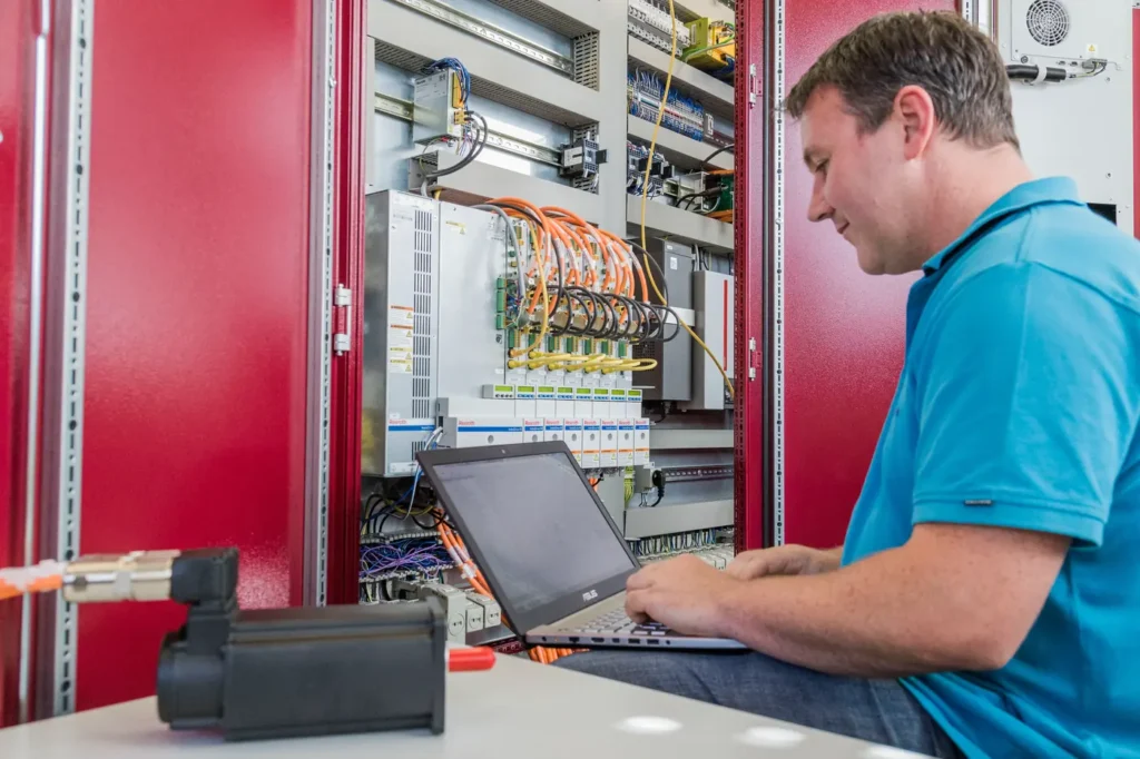 Inbetriebnahme einer Steuerung bei Fritz Automation